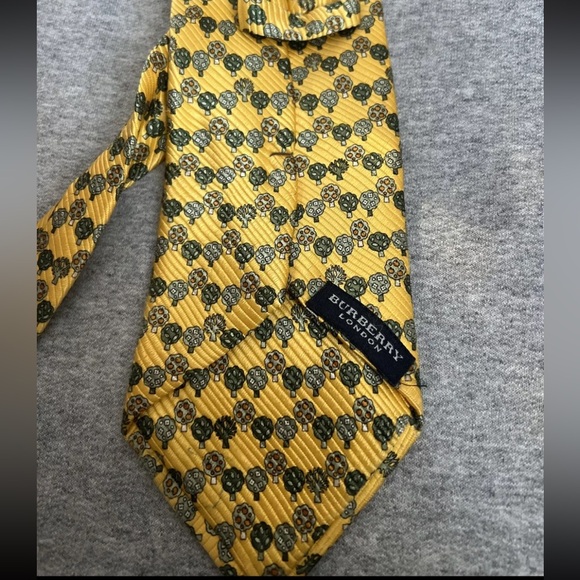 Burberry Tie - Picture 3 of 3